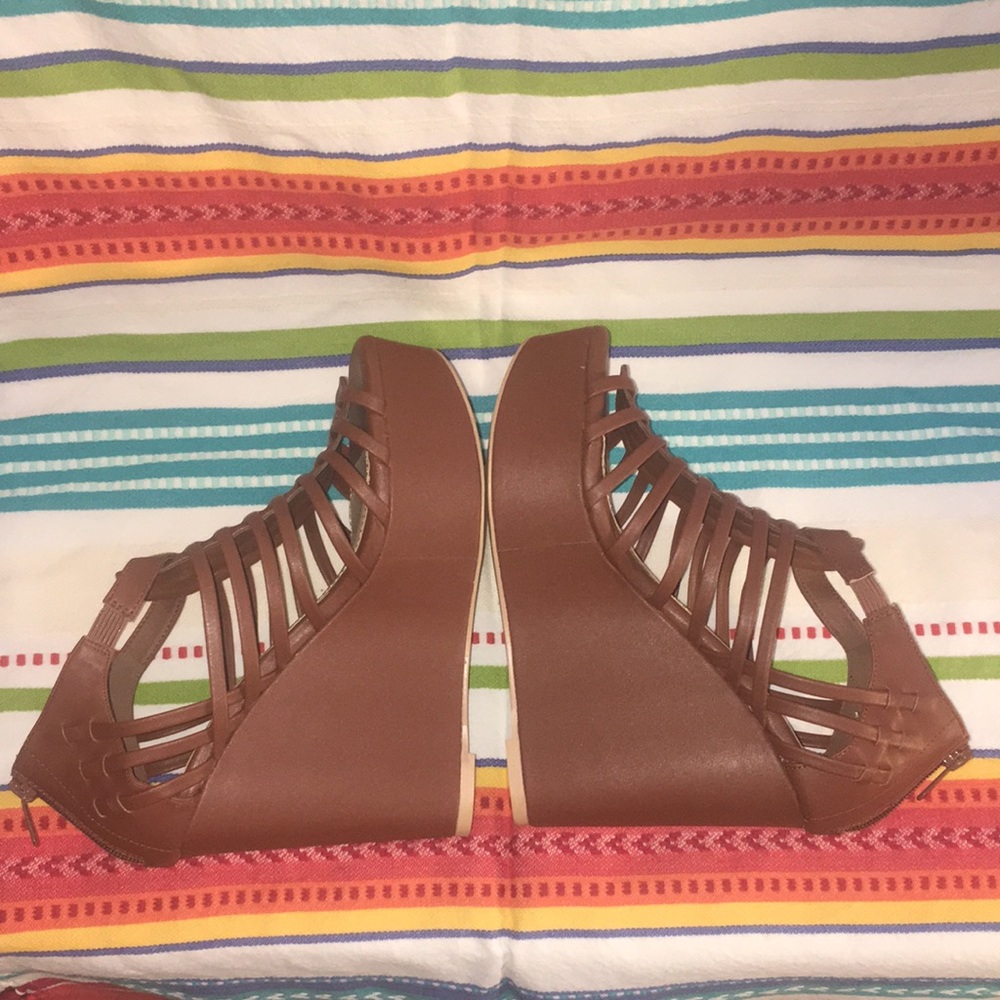 Woman’s Torrid wedge ~ 9W - Picture 5 of 8